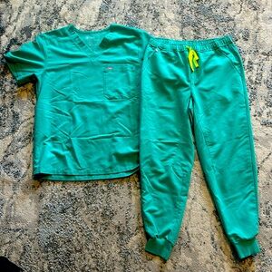 Men’s Surgical green FIGS scrub set